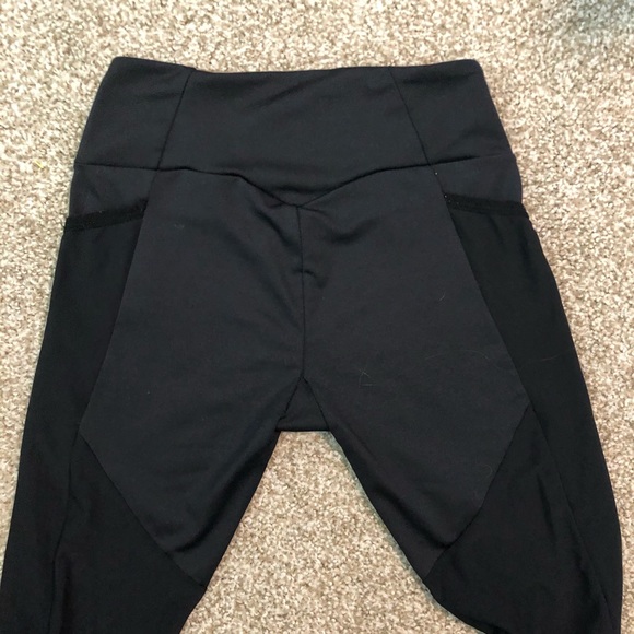 Gymshark Simply Mesh Black Leggings - Picture 6 of 8